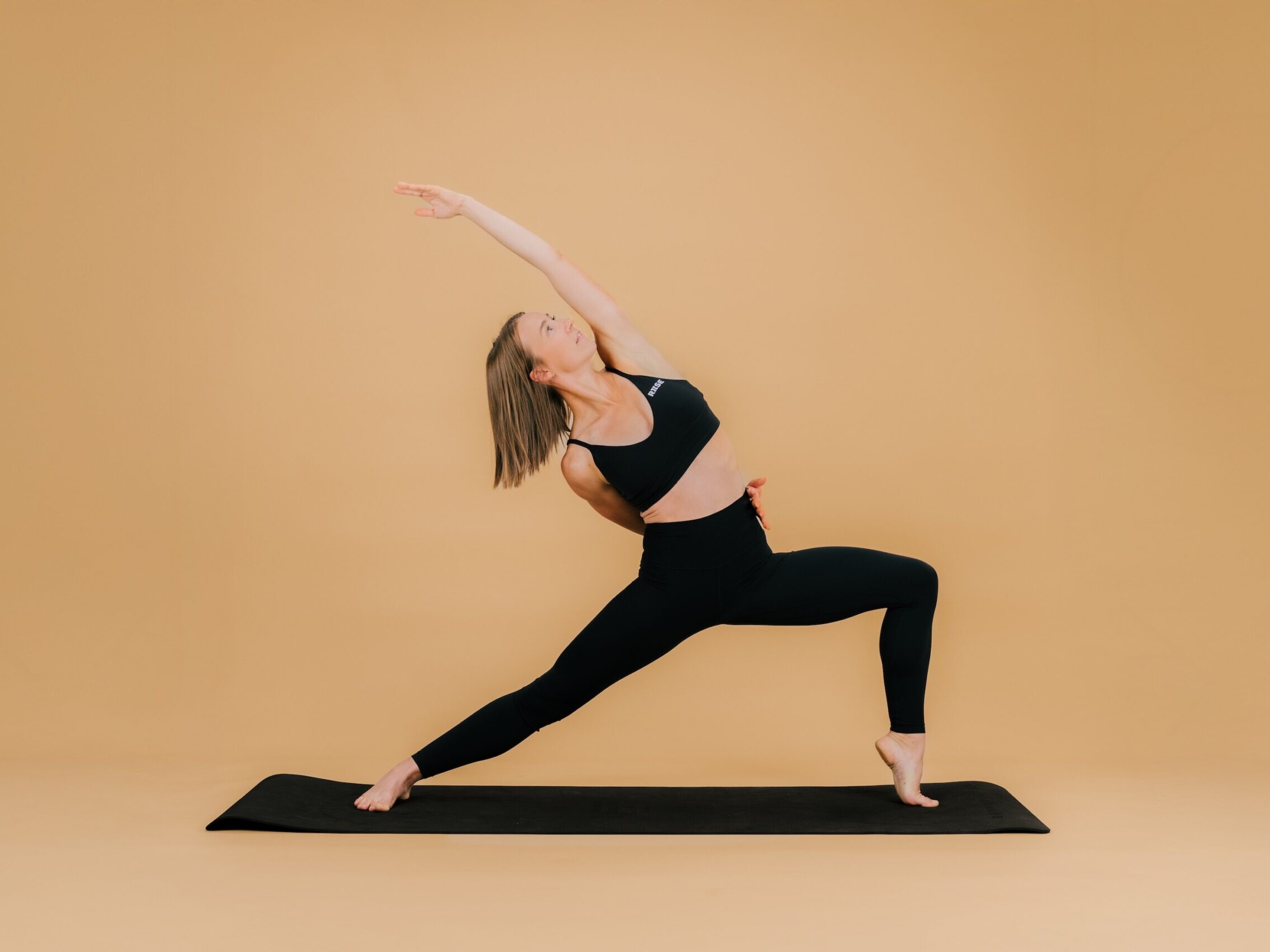 Posture de yoga pr&eacute;natal