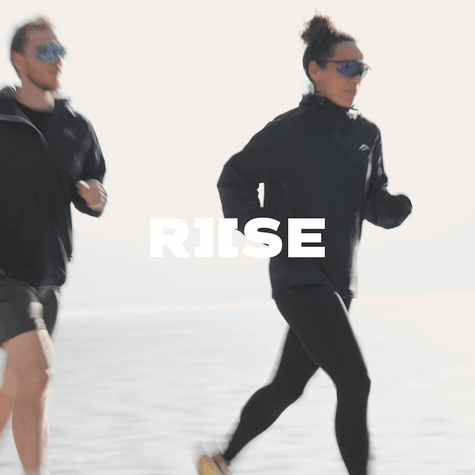 Des personnes qui font de la course à pied à Annecy